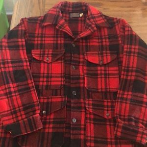 Mens Pendleton 100% virgin wool Red/Black plaid Sz M Flawless 1970’s Rare find!